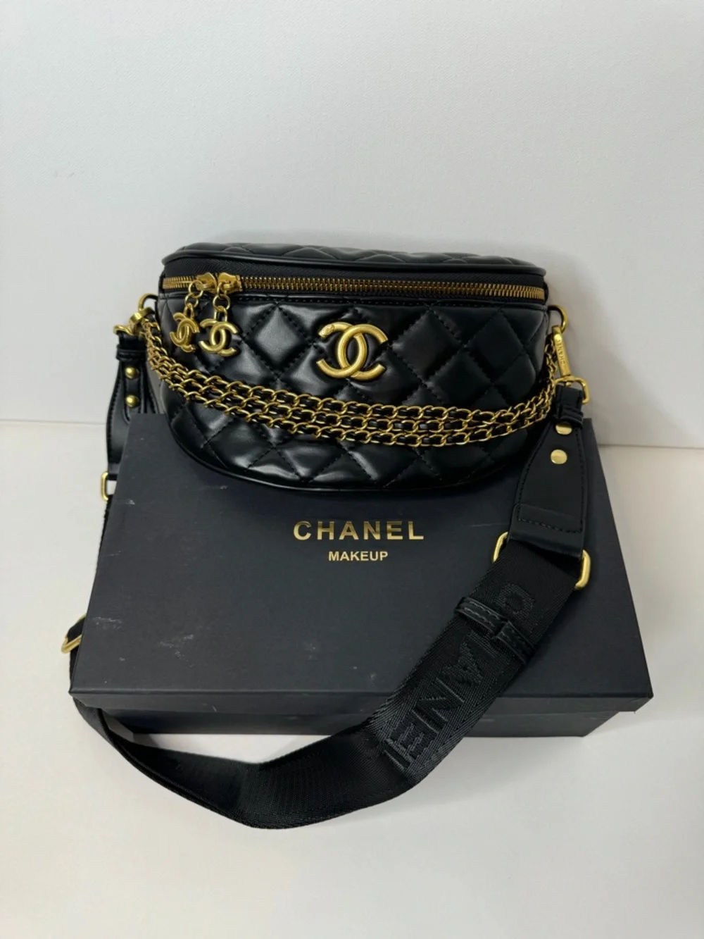 CHANEL MAKEUP BAG GWP - Picture 1 of 10